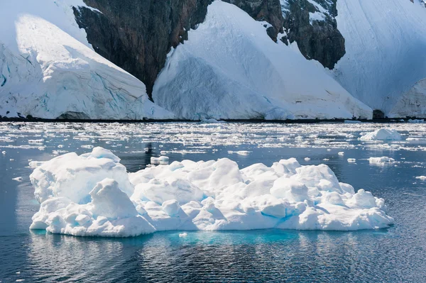 Formas defesas de icebergs, Antártida — Fotografia de Stock