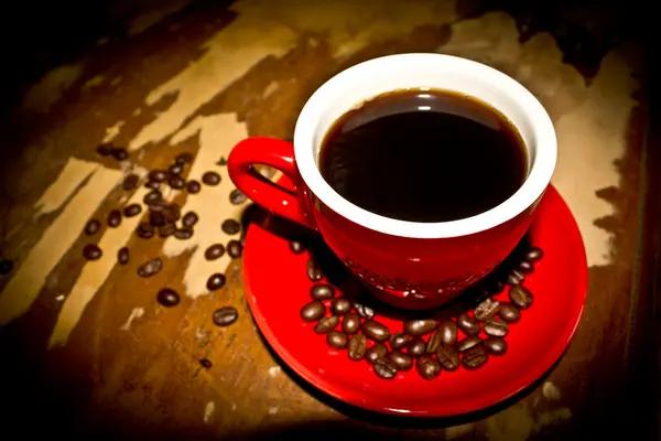 Kaffeetasse und Korn auf dem Tisch — Stockfoto