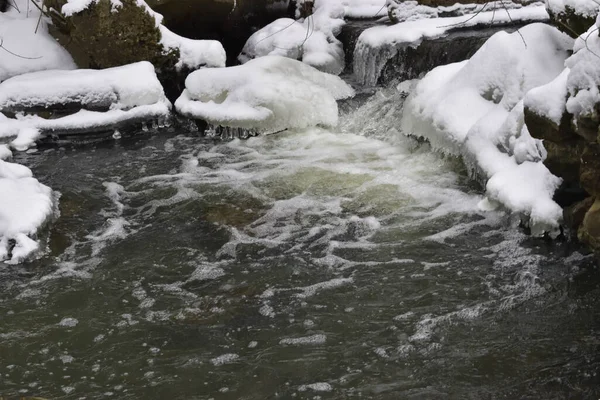 Річкова Вода Сніг Камені Взимку — стокове фото