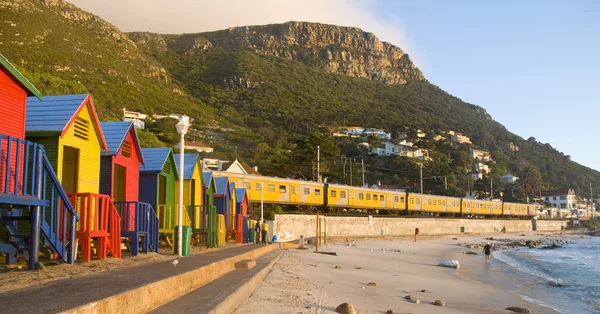 Capanne colorate sulla spiaggia, St James, Città del Capo — Foto Stock