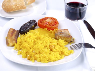 arroz al horno - fırında pilav pişirilir.