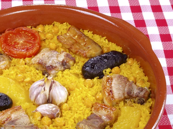 Arroz al horno - oven gekookte rijst — Stockfoto