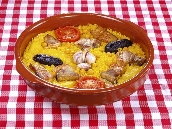 Arroz al horno - ugn kokt ris — Stockfoto