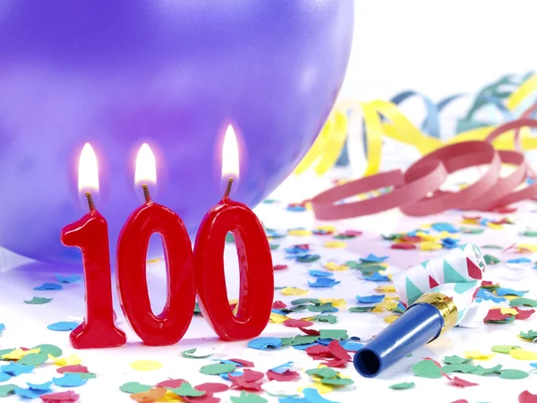 Bougies d'anniversaire montrant Nr. 100 — Photo