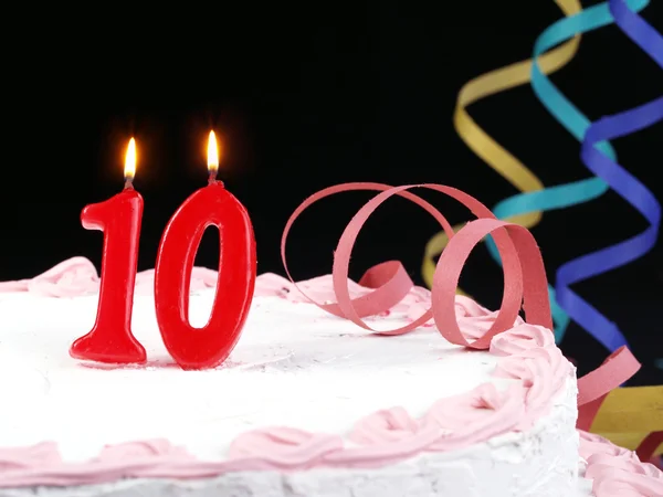 Bolo de aniversário com velas vermelhas mostrando Nr. aniversário 10 — Fotografia de Stock