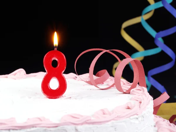 Bolo de aniversário com velas vermelhas mostrando Nr. aniversário 8. — Fotografia de Stock