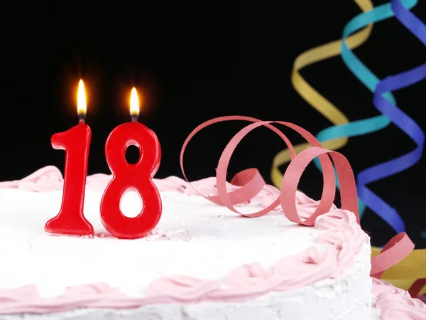 Pastel de cumpleaños con velas rojas mostrando Nr. 18 años —  Fotos de Stock