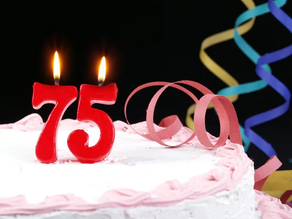 De cake van de kindverjaardag met rode kaarsen weergegeven: nr. 75 — Stockfoto
