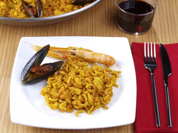 Fideua - Noodle paella — Stock Photo, Image