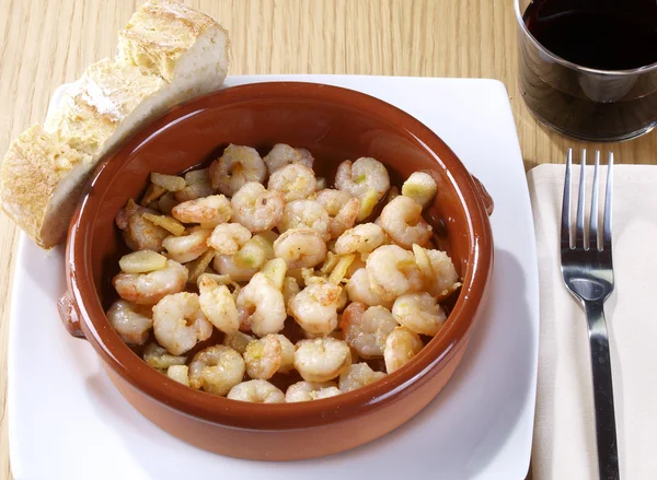 Gambas al ajillo - Fried shrimps with garlic — Stock Photo, Image