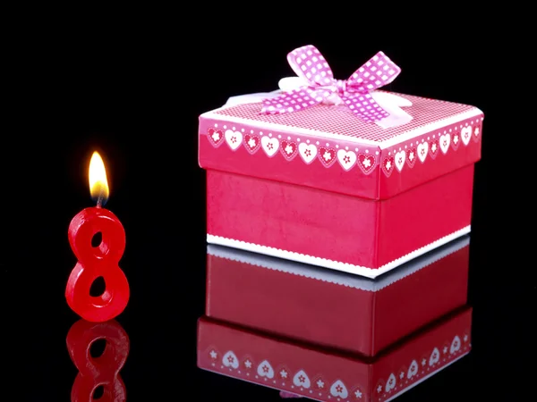 Birthday-anniversary gift with red candles showing Nr. 8 — Stock Photo, Image