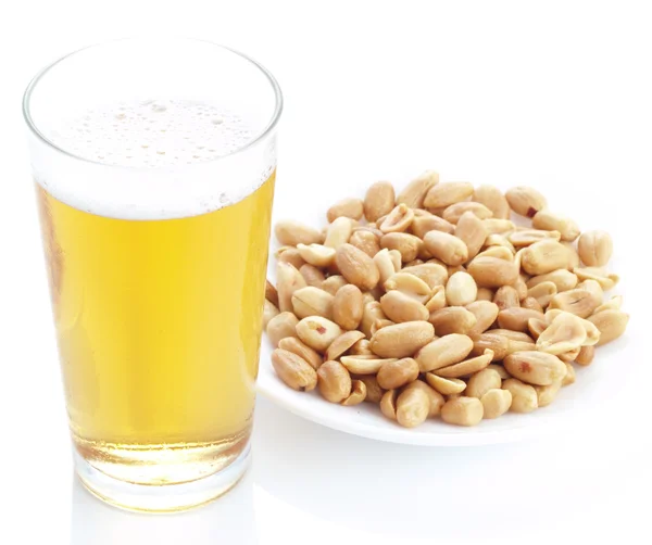 Appetizer with beer and fried peanuts. — Stock Photo, Image