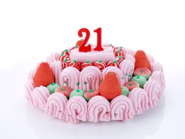 nr gösterilen kırmızı mumlar ile doğum günü pastası. 21