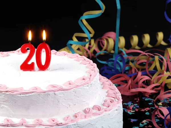 День рождения торт с красными свечами показывает Nr. 20 — стоковое фото