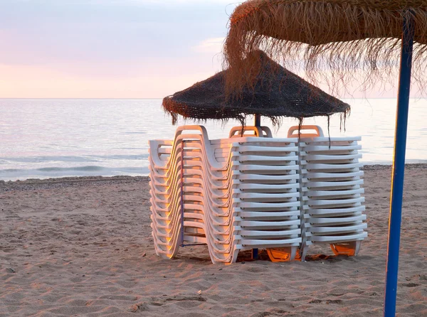 Stranden vid soluppgången. — Stockfoto