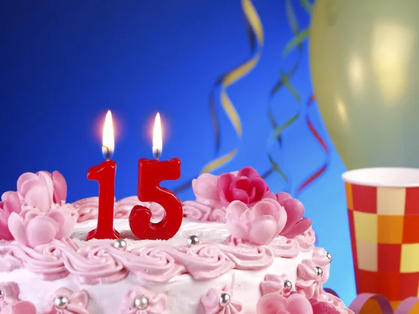 Gateau D Anniversaire Avec Des Bougies Rouges Montrant Nr 15 Ans Ballon Couleur Stock Photo Gateau D Anniversaire Avec Des Bougies Rouges Montrant Nr 15 Ans Ballon Couleur Stock Photo