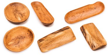 Beyaz izole edilmiş arka planda elle oyulmuş kaseler. Meşe ağacı. Düzensiz şekil. Bir çift kase..