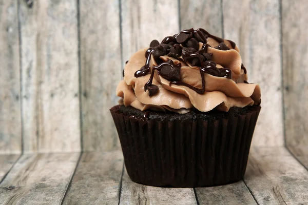 Çift Kişilik Chocholate küçük parça kek ahşap arka plan üzerinde