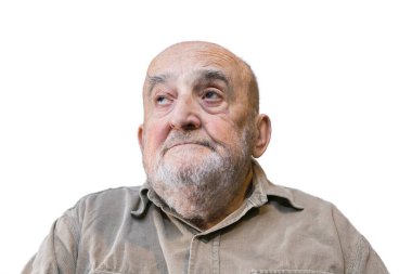 Hayal kırıklığına uğramış sakallı yaşlı adam yukarıdan beyaz arka planda izole edilmiş görünüyor.