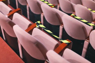 Corona tiyatro koltuklarında ölçüm yapıyor