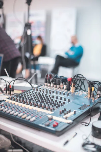 Mikser Audio Wideo Zbliżenie Streaming Wideokonferencji — Zdjęcie stockowe