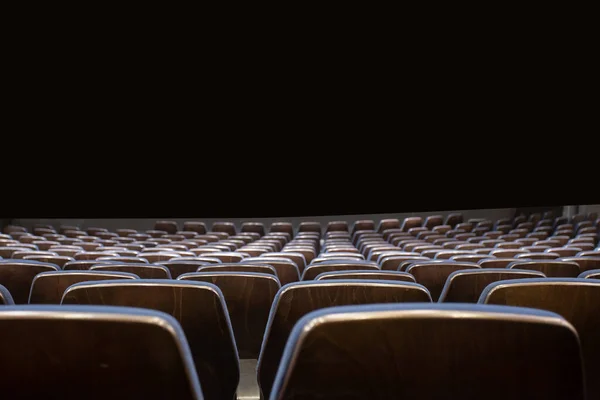 Kursi Teater Kosong Dengan Latar Belakang Gelap — Stok Foto