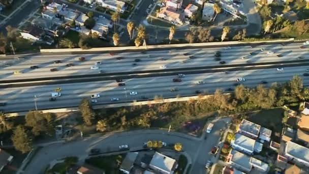 Luchtfoto beeldmateriaal van los angeles snelwegen en voorsteden — Stockvideo