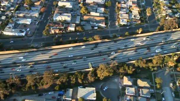 Imagens aéreas das auto-estradas e subúrbios de Los Angeles — Vídeo de Stock