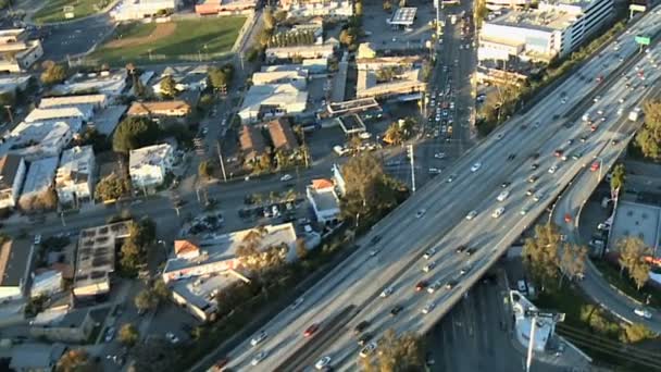 ロサンゼルスのフリーウェイの空中写真高速道路 — ストック動画