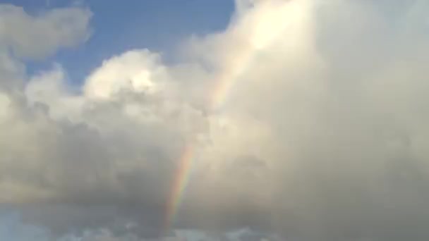 Nubes y arco iris — Vídeo de stock