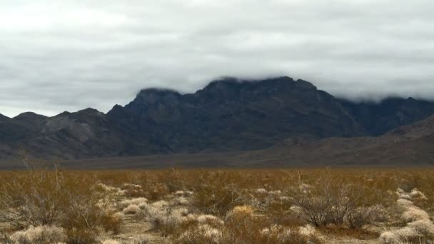 Tid förflutit av Mojaveöknen molnen — Stockvideo