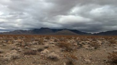 zaman atlamalı mojave çölünde fırtına bulutların