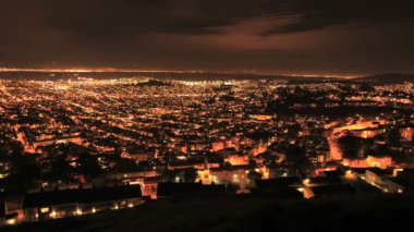 san francisco şehri gece gelen İkiz Tepeler