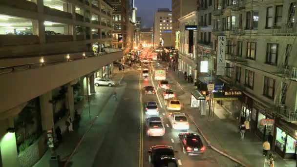 Caducidad de tráfico en San Francisco por la noche — Vídeo de stock