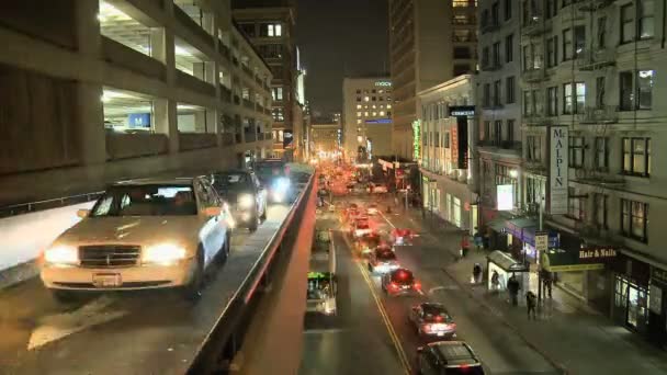 Caducidad de tráfico en San Francisco por la noche — Vídeo de stock