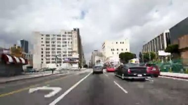 Downtown los angeles zaman atlamalı üzerinde sürüş araba takılı fotoğraf makinesi