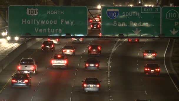 Lapso de tempo de estrias tráfego na auto-estrada 101 na noite los angeles — Vídeo de Stock