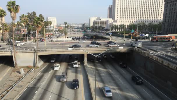 Πάροδο του χρόνου της πολυσύχναστο αυτοκινητόδρομο στο κέντρο της πόλης - Λος Άντζελες — Αρχείο Βίντεο