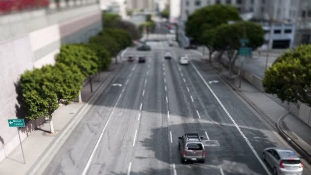 Caducidad de tráfico en el centro de Los Ángeles durante el día — Vídeos de Stock