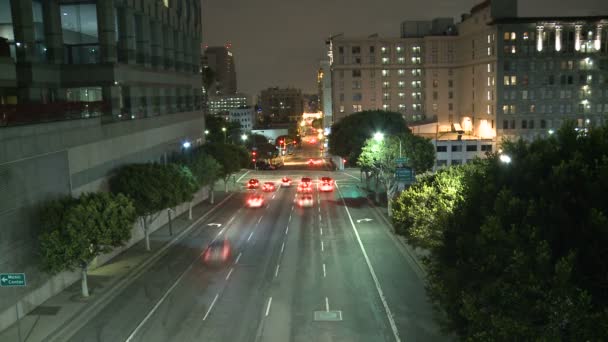Time Lapse of Traffic at Night in Downtown Los Angeles — Stock Video