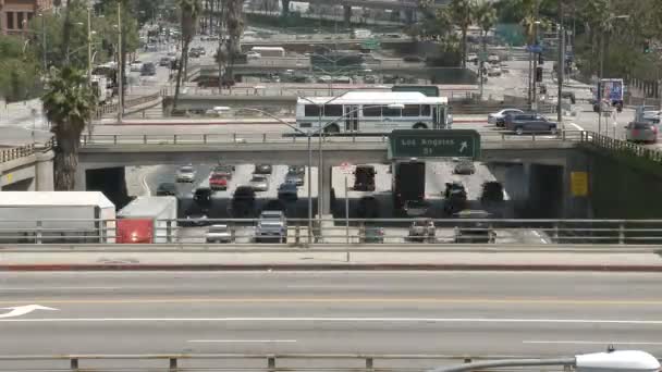 Lapso de tempo de auto-estrada no centro ocupado - los angeles — Vídeo de Stock