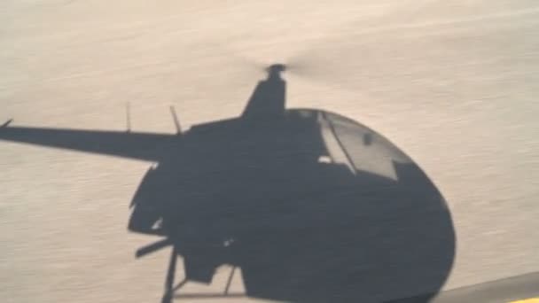 Ombre de l'hélicoptère parler off 