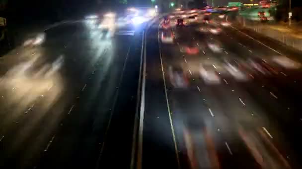 Tijdspanne van drukke snelweg 's nachts, los angeles — Stockvideo