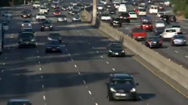 Время работы скоростной автомагистрали в Лос-Анджелесе — стоковое видео