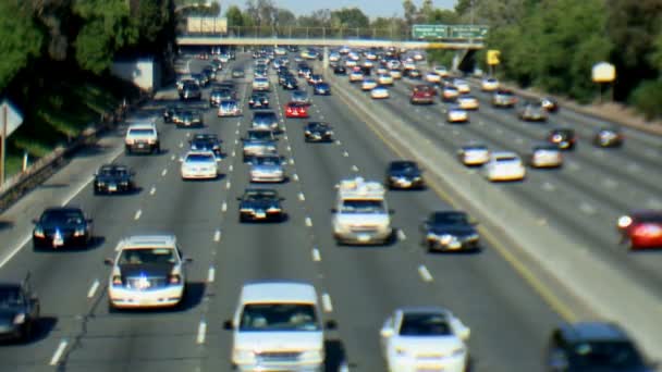 Autopista ocupada en Los Ángeles - Cambio de inclinación — Vídeos de Stock