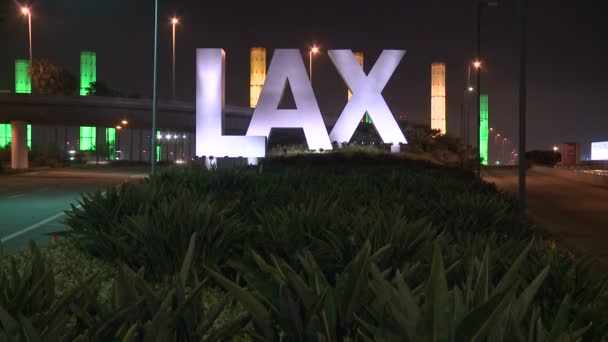 Tijdspanne van het teken lax luchthaven — Stockvideo