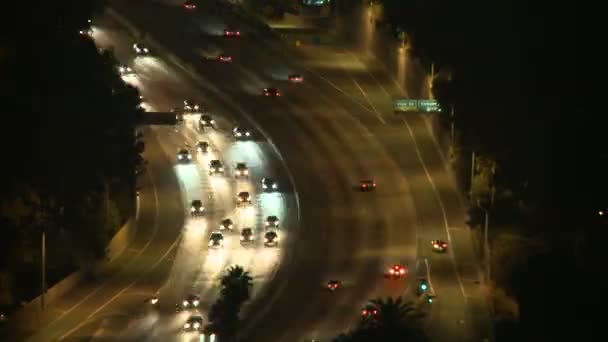 Tijdspanne van freeway traffic's nachts in los angeles Californië — Stockvideo