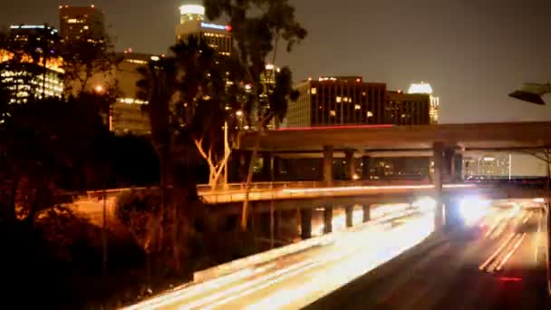 Tijdspanne van freeway traffic's nachts in los angeles Californië — Stockvideo