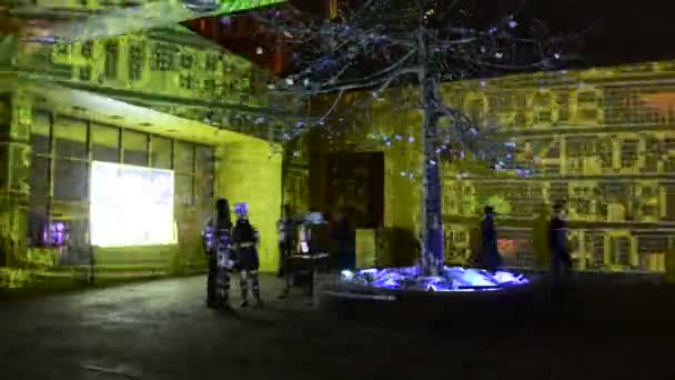 Autumn Lights es un evento anual que cuenta con instalaciones y proyecciones que utilizan el medio de luz . — Vídeo de stock