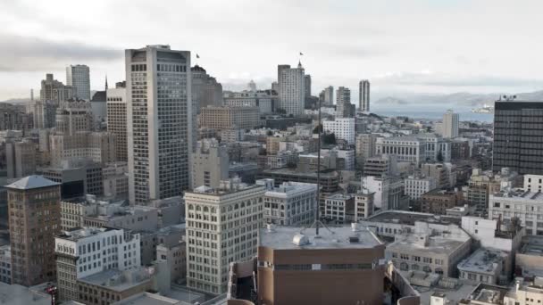 Skyline cidade com nuvens - lapso de tempo — Vídeo de Stock